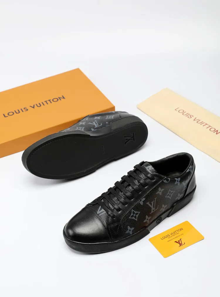 Factory price: 360💰LV official website popular series🔥🔥: 2 production, selected high-end imported cowhide, sheepskin lining sheepskin pads, paired with Louis Vuitton Monogram Ecli men's shoes 💰se canvas and pure black rubber soles, the ultimate simple design, the perfect interpretation of the latest inspiration for shoes, the integration of classics and fashion, high-end quality, worthy of your possession. The bottom car line will never be unglued🏆🏆🏆Welcome all sellers to sell in the picture above. We can send one piece on behalf of you. The code number is 38-44 (45 codes can be customized)